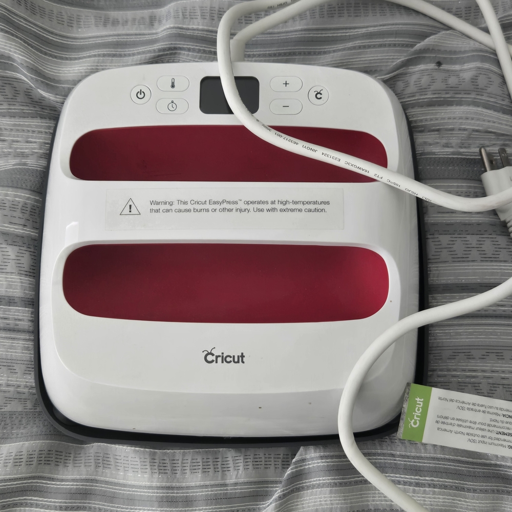 Cricut EasyPress in White and Red